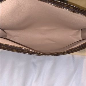 Louis Vuitton Bags - Toiletry Pouch 26 Louis Vuitton Bags - Toiletry Pouch 26